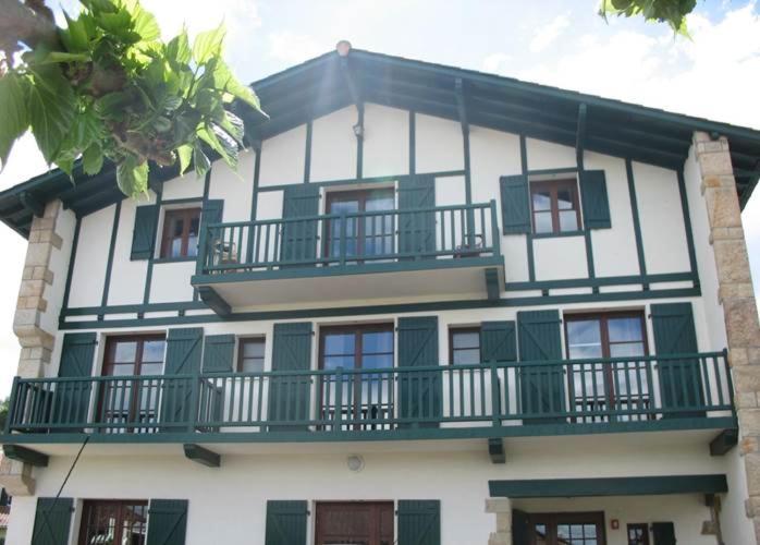 Hotel Mendionde Saint-Pée-sur-Nivelle Exterior foto